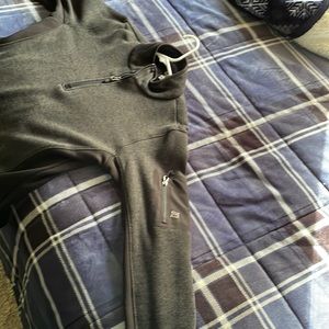 Men’s avalanche quarter zip with sleeve zip pocket.